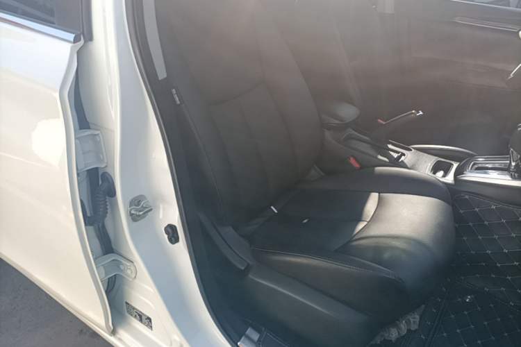 Used Nissan Sylphy 2016 1.6XV CVT Smart Enjoyment Version Right Front Seat