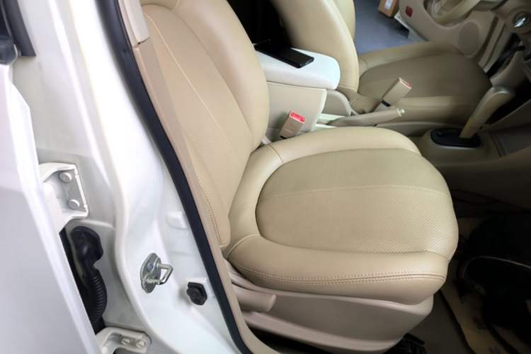 Used Nissan Sylphy 2016 Classic 1.6XE Automatic Leading Edition Right Front Seat