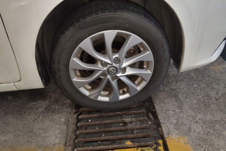 Used Nissan Sylphy 2016 1.6 XL CVT Luxury Edition Right Front Wheel Hub