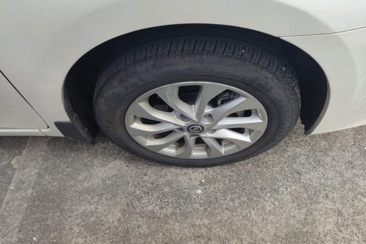 Used Nissan Sylphy 2016 1.6 XL CVT Deluxe Edition Right Front Wheel Hub