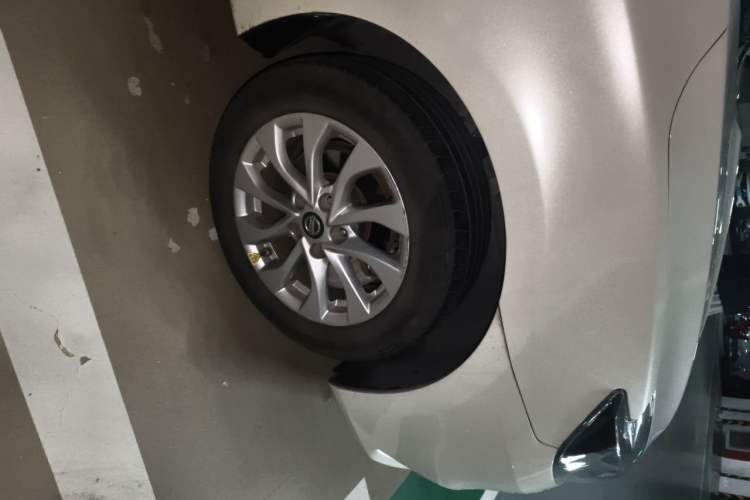 Used Nissan Sylphy 2016 1.6 XL CVT Deluxe Edition Right Front Wheel Hub