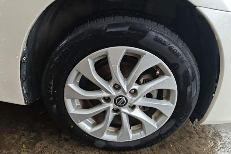 Used Nissan Sylphy 2016 1.6 XL CVT Luxury Edition Right Front Wheel Hub