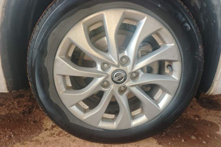 Used Nissan Sylphy 2016 1.6 XL CVT Luxury Edition Right Front Wheel Hub
