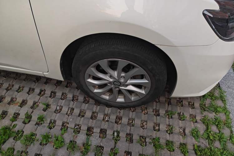 Used Nissan Sylphy 2016 1.6 XL CVT Luxury Edition Right Front Wheel Hub