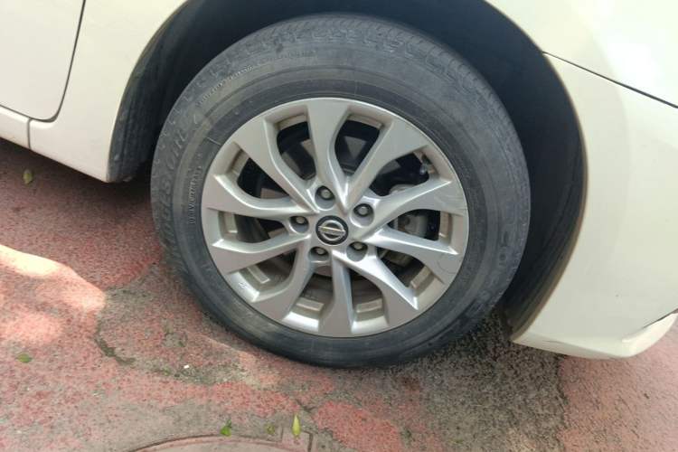 Used Nissan Sylphy 2016 1.6 XL CVT Luxury Edition Right Front Wheel Hub