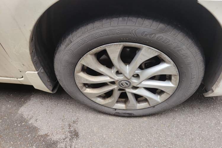 Used Nissan Sylphy 2016 1.6 XL CVT Luxury Edition Right Front Wheel Hub