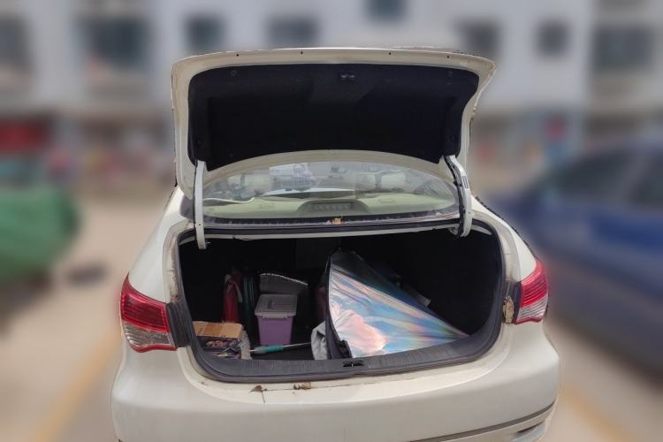 Used Nissan Sylphy 2016 Classic 1.6XE Manual Comfort Edition Trunk