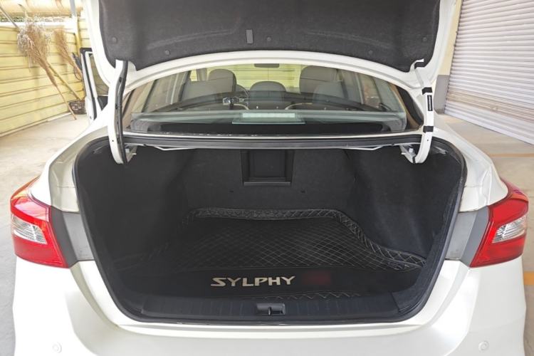 Used Nissan Sylphy 2016 1.6 XL Manual Luxury Edition Trunk