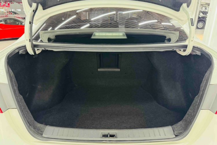 Used Nissan Sylphy 2016 1.6XV CVT Smart Enjoyment Version Trunk