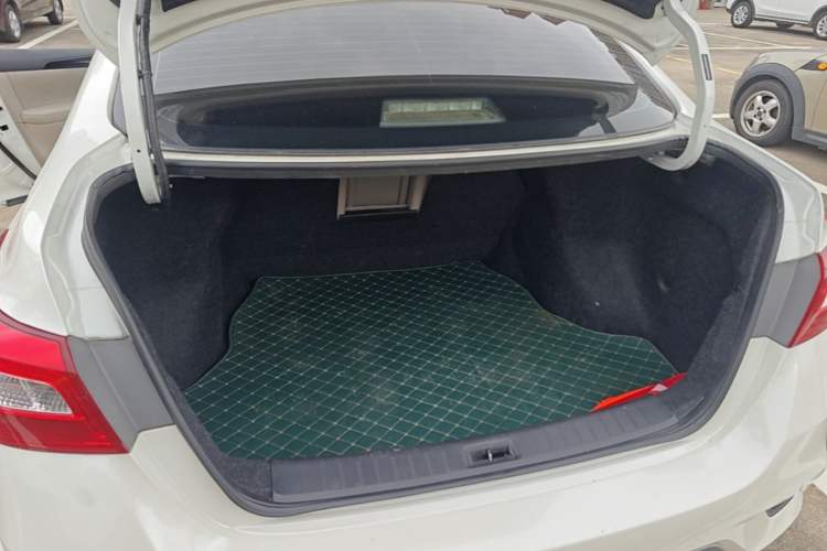 Used Nissan Sylphy 2016 1.6 XL CVT Deluxe Edition Trunk