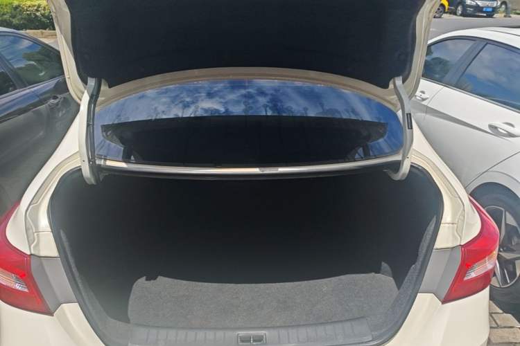 Used Nissan Sylphy 2016 1.6XV CVT Smart Enjoyment Version Trunk