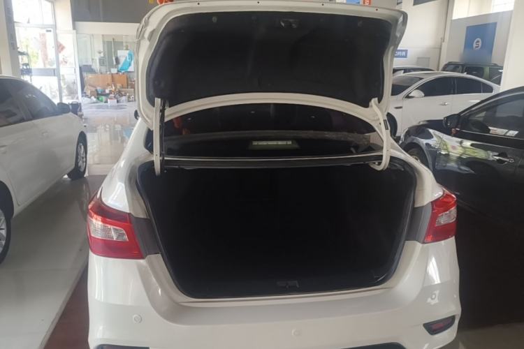 Used Nissan Sylphy 2016 1.6 XL Manual Luxury Edition Trunk