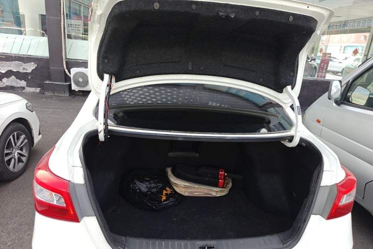 Used Nissan Sylphy 2016 1.6 XL CVT Deluxe Edition Trunk