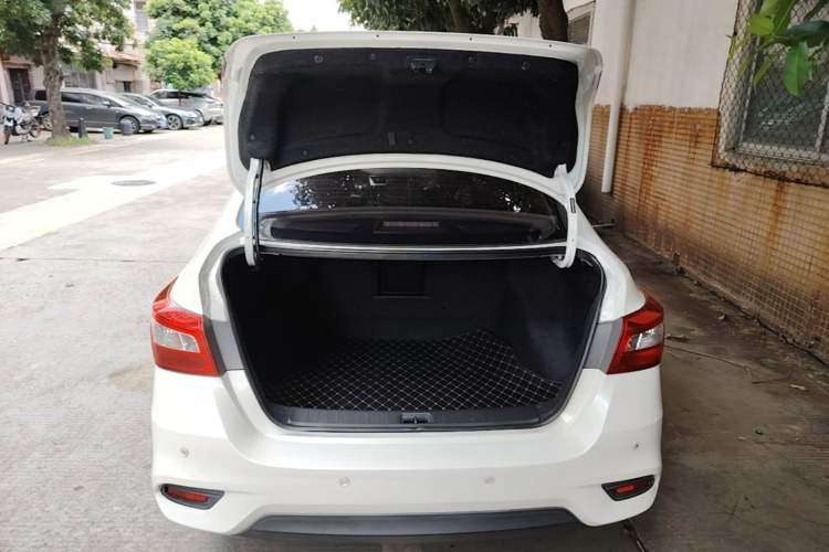 Used Nissan Sylphy 2016 1.6 XL CVT Deluxe Edition Trunk