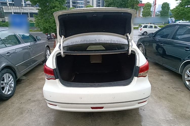 Used Nissan Sylphy 2016 Classic 1.6XE Manual Comfort Edition Trunk