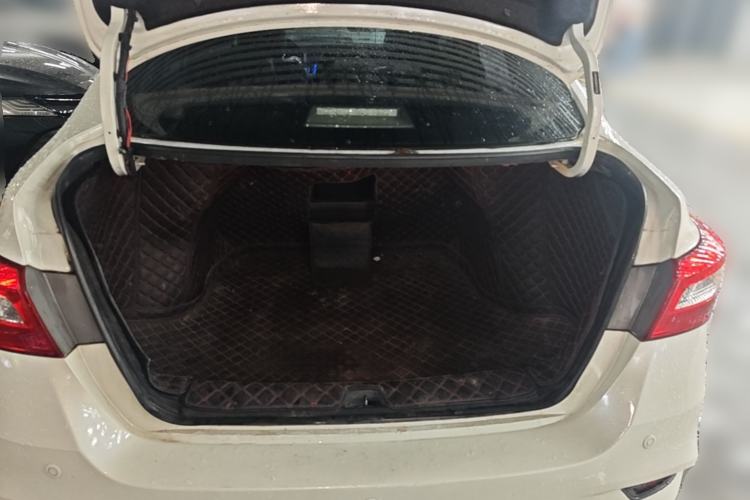 Used Nissan Sylphy 2016 1.6 XL Manual Luxury Edition Trunk