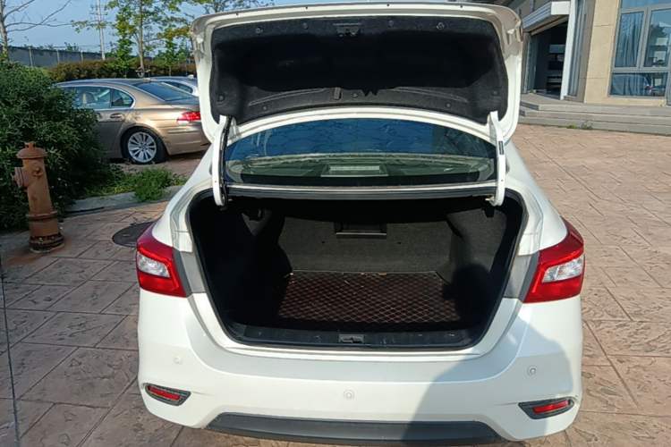 Used Nissan Sylphy 2016 1.6 XL CVT Luxury Edition Trunk