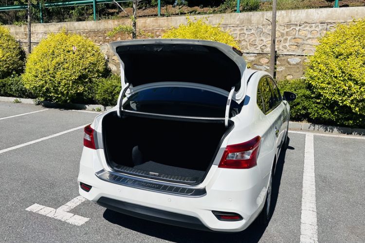 Used Nissan Sylphy 2016 1.6 XL CVT Deluxe Edition Trunk