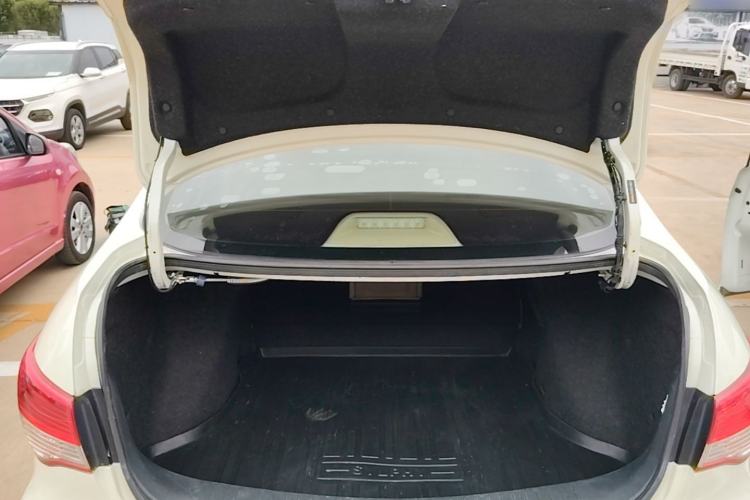 Used Nissan Sylphy 2016 Classic 1.6XE Automatic Comfort Edition Trunk