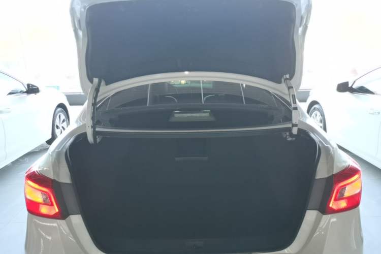 Used Nissan Sylphy 2016 1.6 XL CVT Luxury Edition Trunk