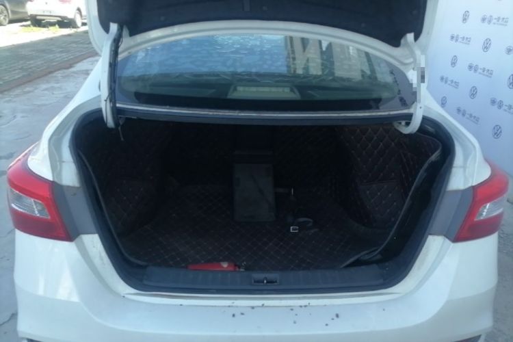 Used Nissan Sylphy 2016 1.6 XL CVT Deluxe Edition Trunk