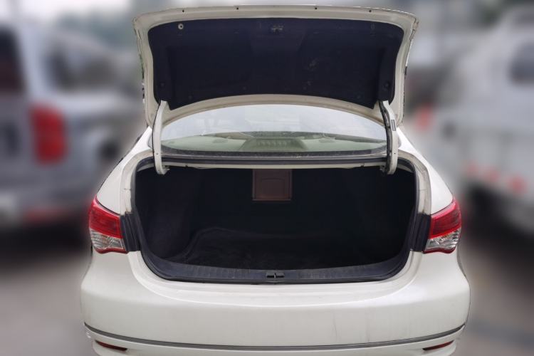 Used Nissan Sylphy 2016 Classic 1.6XE Manual Leading Edition Trunk