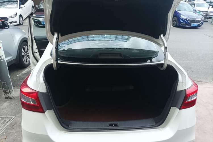 Used Nissan Sylphy 2016 1.6 XL CVT Luxury Edition Trunk