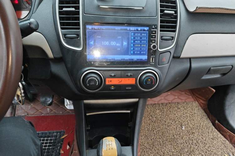 Used Nissan Sylphy 2016 Classic 1.6XE Manual Comfort Edition Audio And AC Panel