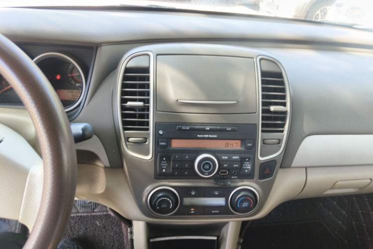 Used Nissan Sylphy 2016 Classic 1.6XE Manual Comfort Edition Audio And AC Panel