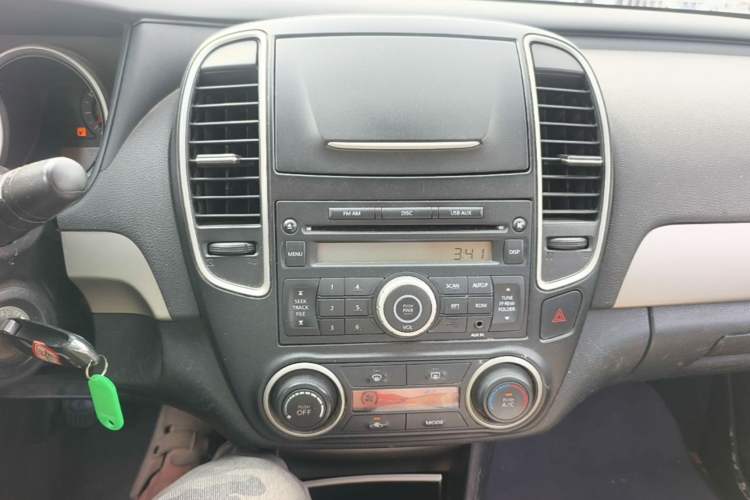 Used Nissan Sylphy 2016 Classic 1.6XE Manual Comfort Edition Audio And AC Panel