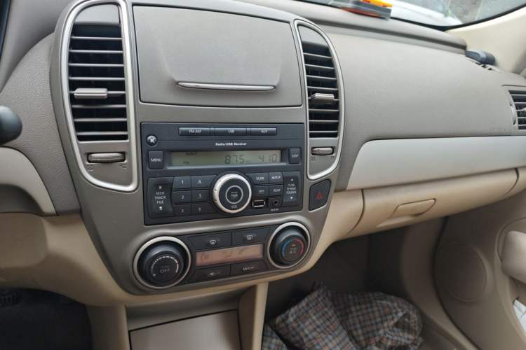 Used Nissan Sylphy 2016 Classic 1.6XE Manual Leading Edition Audio And AC Panel