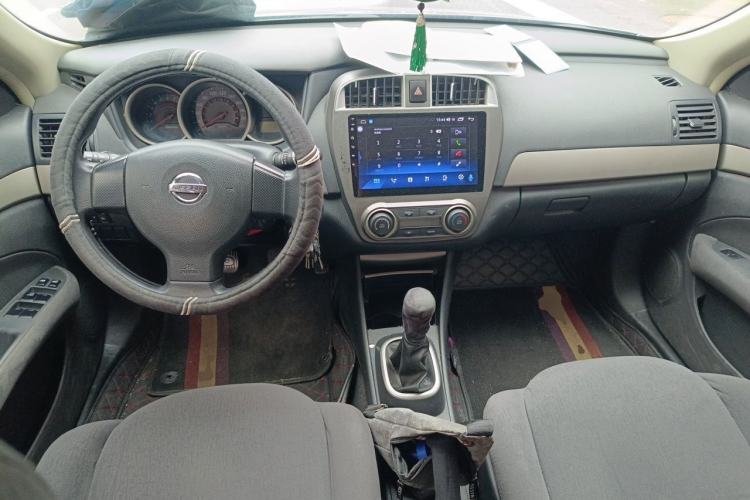 Used Nissan Sylphy 2016 Classic 1.6XE Manual Leading Edition Center Console