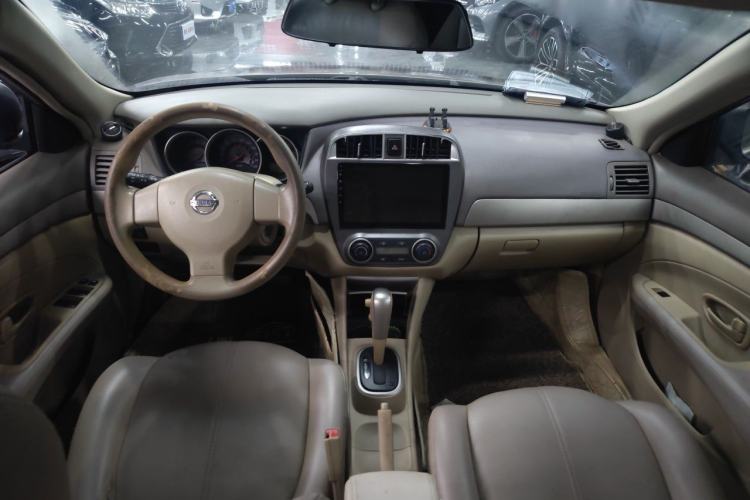 Used Nissan Sylphy 2016 Classic 1.6XE Automatic Comfort Edition Center Console