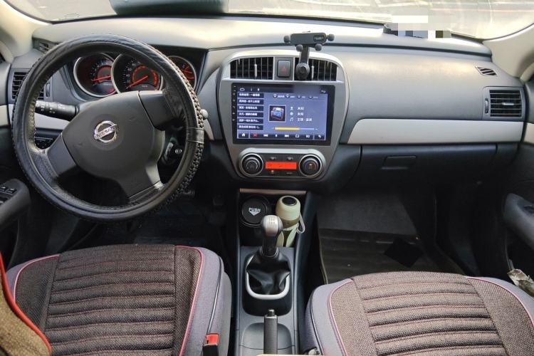 Used Nissan Sylphy 2016 Classic 1.6XE Manual Leading Edition Center Console