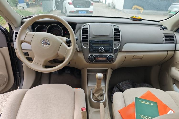 Used Nissan Sylphy 2016 Classic 1.6XE Manual Leading Edition Center Console