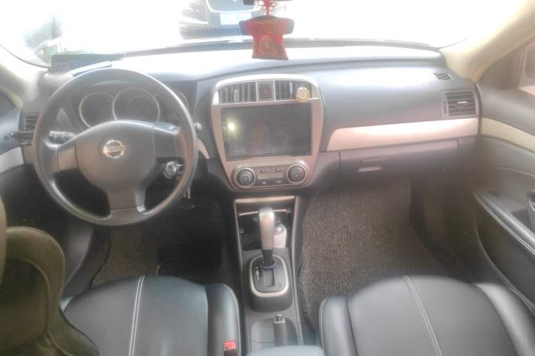 Used Nissan Sylphy 2016 Classic 1.6XE Automatic Comfort Edition Center Console