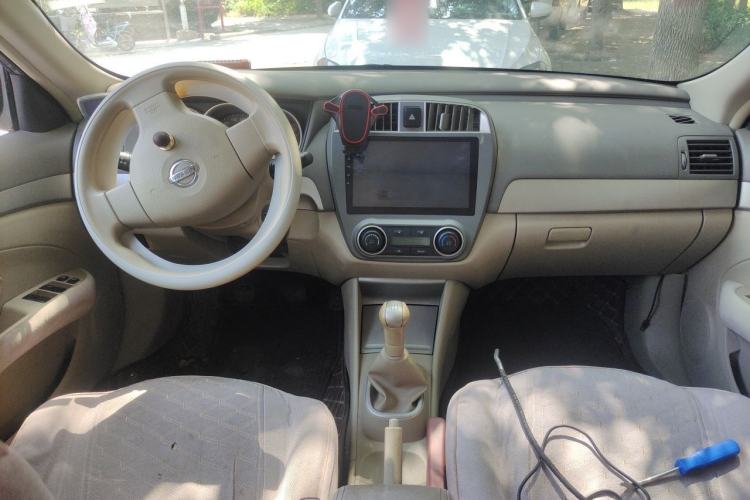 Used Nissan Sylphy 2016 Classic 1.6XE Manual Leading Edition Center Console