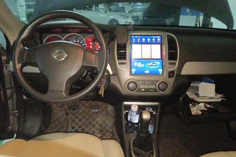 Used Nissan Sylphy 2016 Classic 1.6XE Manual Leading Edition Center Console