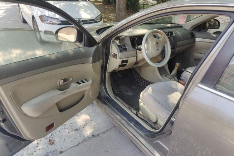 Used Nissan Sylphy 2016 Classic 1.6XE Manual Leading Edition Driver Seat