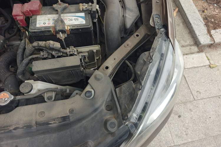 Used Nissan Sylphy 2016 1.6 XL CVT Deluxe Edition Engine Bay Left