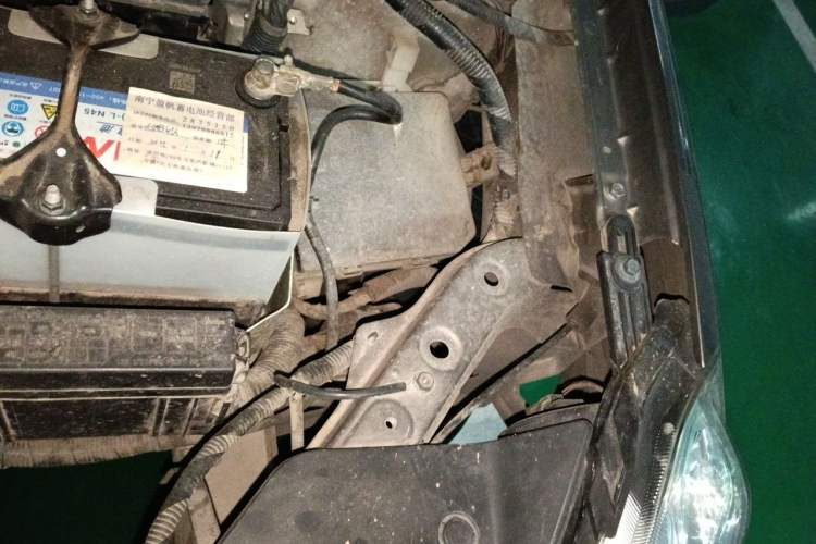 Used Nissan Sylphy 2016 Classic 1.6XE Manual Leading Edition Engine Bay Left