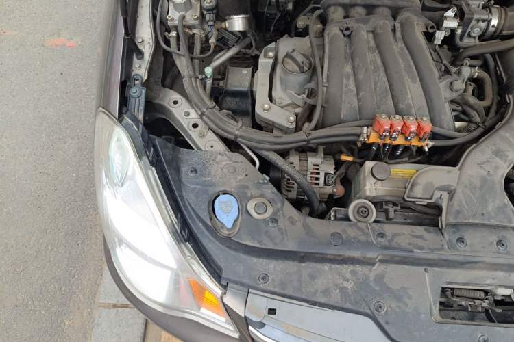 Used Nissan Sylphy 2016 Classic 1.6XE Manual Leading Edition Engine Bay Right