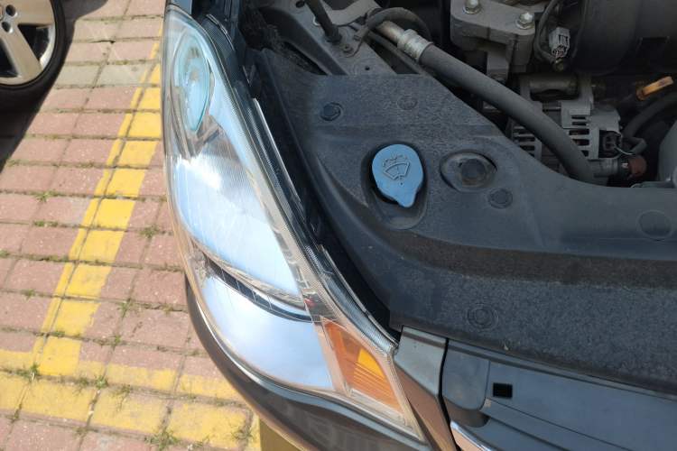 Used Nissan Sylphy 2016 Classic 1.6XE Manual Comfort Edition Engine Bay Right