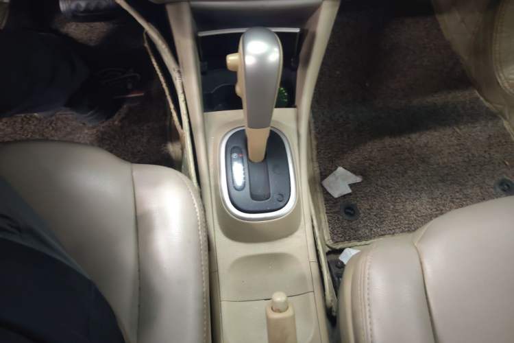 Used Nissan Sylphy 2016 Classic 1.6XE Automatic Comfort Edition Gear Lever