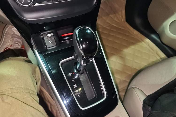 Used Nissan Sylphy 2016 1.6 XL CVT Deluxe Edition Gear Lever
