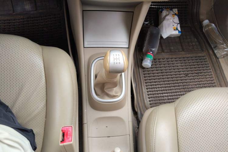 Used Nissan Sylphy 2016 Classic 1.6XE Manual Comfort Edition Gear Lever