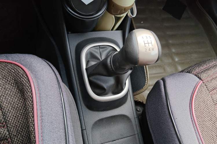 Used Nissan Sylphy 2016 Classic 1.6XE Manual Leading Edition Gear Lever