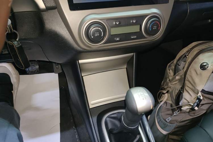 Used Nissan Sylphy 2016 Classic 1.6XE Manual Leading Edition Gear Lever