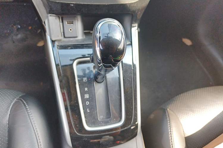 Used Nissan Sylphy 2016 1.6 XL CVT Luxury Edition Gear Lever