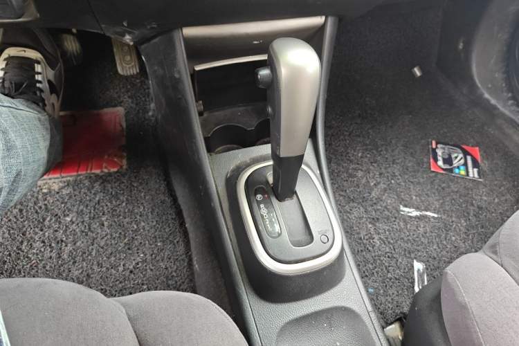 Used Nissan Sylphy 2016 Classic 1.6XE Automatic Leading Edition Gear Lever